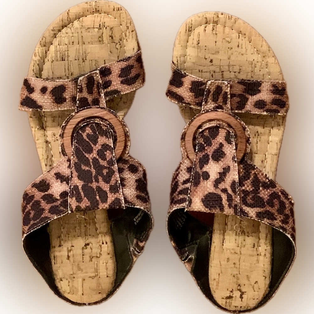 Vintage 7 Eight ladies, leopard print slip on sandals